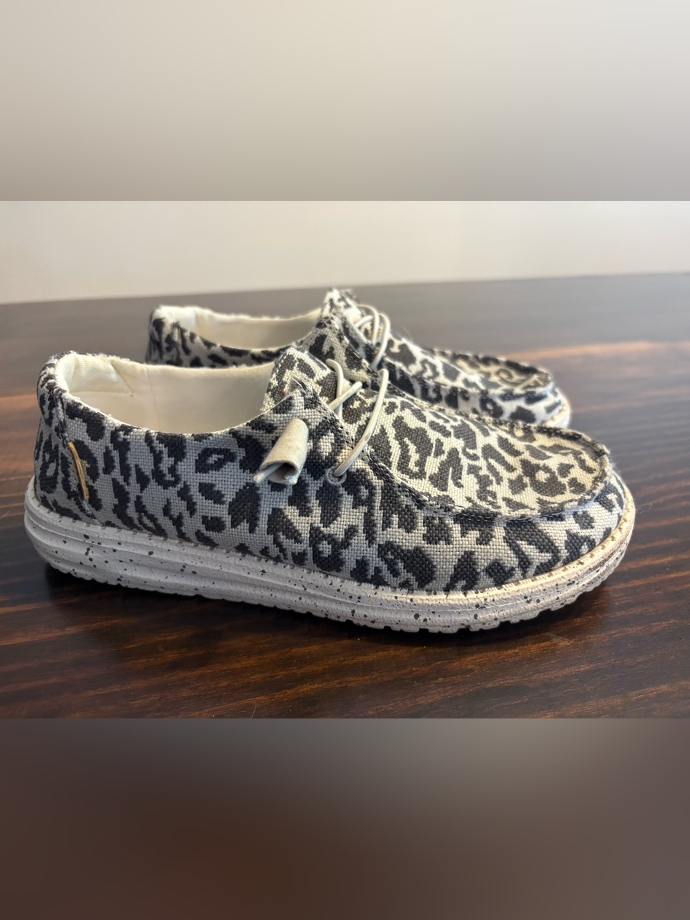 Hey Dude Wendy Woven Cheetah Grey Slip-On Shoes Women’s Size 8